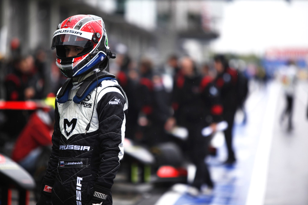 Пилот подготовительной программы Marussia Формула-1 в клубе «Экстрим Драйв». Видео-советы водителям